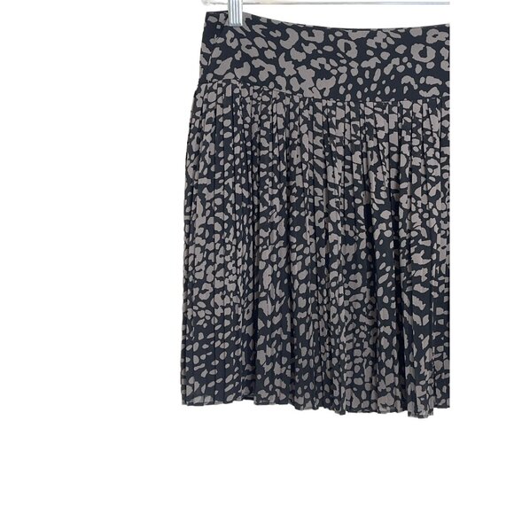 LOFT Pleated Mini Skirt Black Gray Animal Print Flare Career Size 6 - Picture 3 of 9